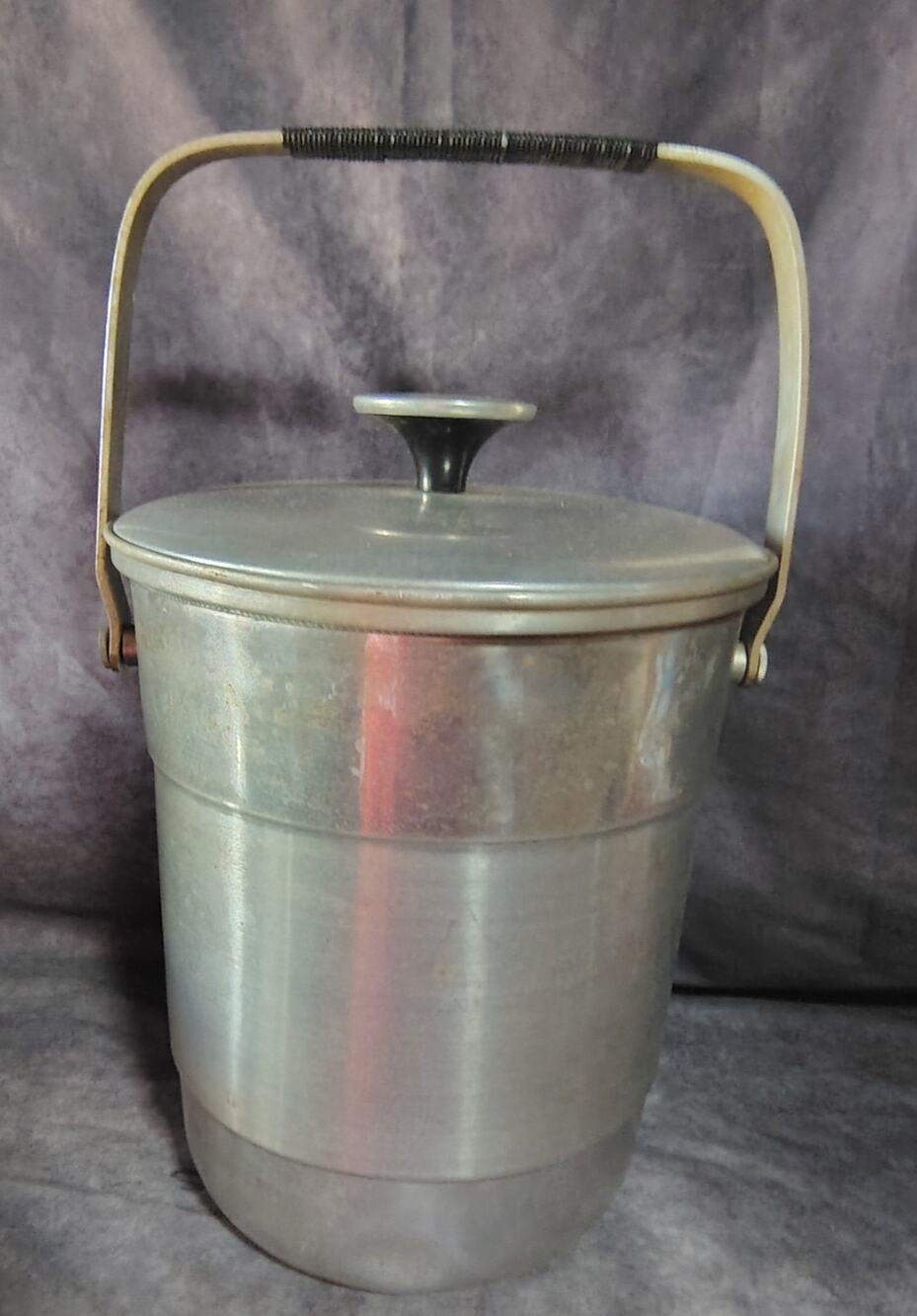 VINTAGE MCM MADE IN ITALY ALUMINUM ICE BUCKET WITH LID